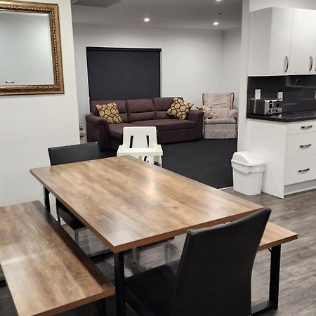 Oaktree Entire Holiday Home, Sleeps 8 To12 로토루아 외부 사진